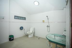 Koupelna v ubytování Saen Kam Resort