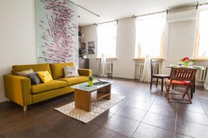 Gallery image of SPACIOUS 3 ROOM CENTRAL APARTMENT 56d in Kaunas