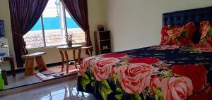 Posteľ alebo postele v izbe v ubytovaní Penginapan Kahan