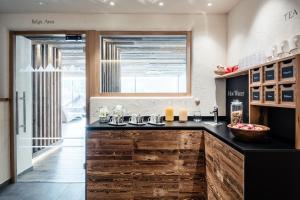 A kitchen or kitchenette at Hotel Gran Ciasa
