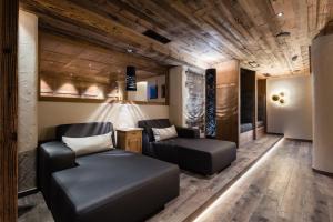 A seating area at Hotel Gran Ciasa