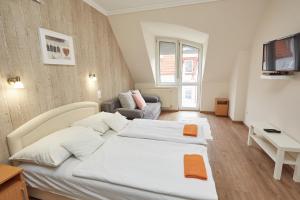 A bed or beds in a room at Zoli Apartmanok -Nóri Kölcsey 32