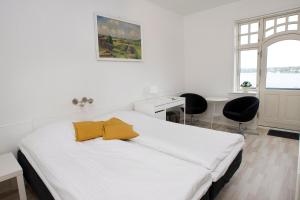 Postel nebo postele na pokoji v ubytování Hotel Troense