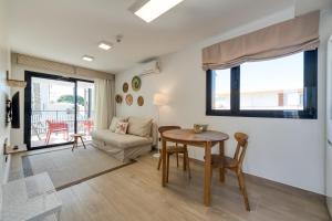 a living room with a table and a couch at B SLOW San Agustin Condor in San Agustin