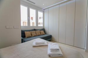 A bed or beds in a room at Preciosas Vistas a Catedral