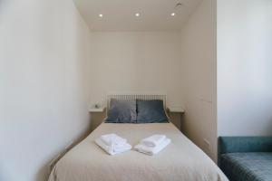 A bed or beds in a room at Preciosas Vistas a Catedral