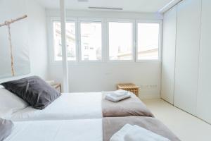 A bed or beds in a room at Preciosas Vistas a Catedral