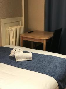 Postel nebo postele na pokoji v ubytování Hotel de Bretagne