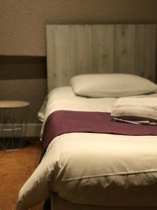 Postel nebo postele na pokoji v ubytování Hotel de Bretagne