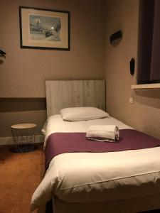 Postel nebo postele na pokoji v ubytování Hotel de Bretagne