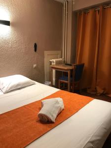 Postel nebo postele na pokoji v ubytování Hotel de Bretagne
