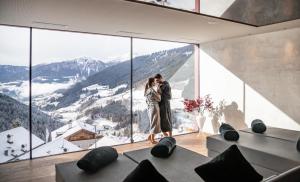 Nespecifikovaný výhled na hory nebo výhled na hory při pohledu z hotelu