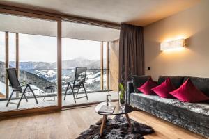 Nespecifikovaný výhled na hory nebo výhled na hory při pohledu z hotelu
