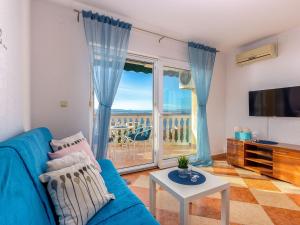 Televízia a/alebo spoločenská miestnosť v ubytovaní Apartment in Croatia near the Beach