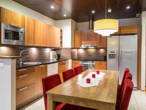Holiday Home Tahko spa standard suite white b 5 by Interhomeにあるキッチンまたは簡易キッチン