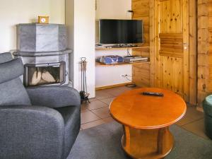 TV a/nebo společenská místnost v ubytování Holiday Home Yläneuvola silta by Interhome