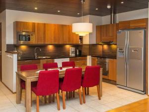 Holiday Home Tahko spa standard suite white b 5 by Interhomeにあるキッチンまたは簡易キッチン