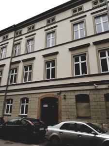 Budova, kde se apartmán nachází + 3 fotografie