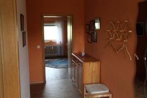 TV a/nebo společenská místnost v ubytování Ferienwohnung Bad Münder