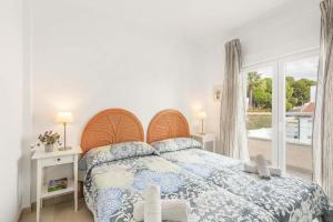 
Cama o camas de una habitación en Nerja Villa Sleeps 14 Pool Air Con WiFi
