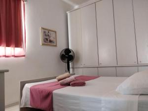 Una cama o camas en una habitación de Marina Flats, Flat 5