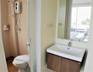 Ένα μπάνιο στο Top Hostel Samui