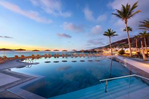 A piscina localizada em Sol La Palma Apartamentos ou nos arredores