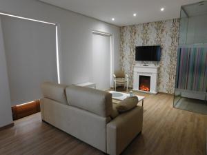 TV a/nebo společenská místnost v ubytování Hospedium Hotel Cañitas Maite Boutique