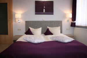 Ein Bett oder Betten in einem Zimmer der Unterkunft DAS HUDEWALD Hotel & Resort