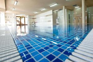 Bazén v ubytovaní Apartament Bajeczna Góra Zakopane alebo v jeho blízkosti