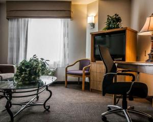 A seating area at Sleep Inn Slidell