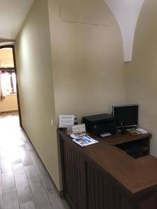 Telewizja i/lub zestaw kina domowego w obiekcie Hostal Los Encinares