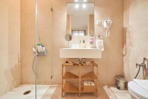 Bathroom sa Ouro Grand by Level Residences