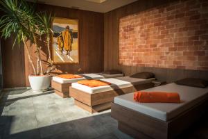 Una cama o camas en una habitación de Seehotel Adler