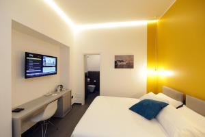 เตียงในห้องที่ Cellamare Suite & Spa