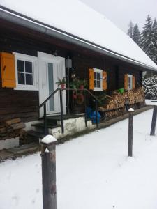 Obiekt Almhütte zimą