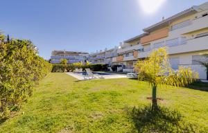 a small tree in a yard next to a building at Ribas - Cozy 2 bedroom apartment - Vilamoura in Vilamoura