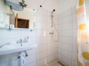 Koupelna v ubytování Holiday homes Piralo