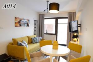 Televízia a/alebo spoločenská miestnosť v ubytovaní Apartamenty Kora