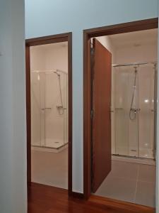 two glass doors in a bathroom with two showers at Market Downtown T3 in Funchal +74 photos
