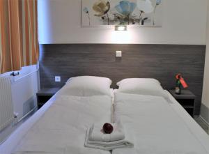 a bedroom with two beds with a ball on it at Pionier Hotel Hamburg Wandsbek 24H Self Check-in in Hamburg