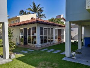 Photo de la galerie de l'établissement Apto a 70 metros da praia, Piscina, 03 Ar Condicionados, Vaga de Garagem, à Florianópolis