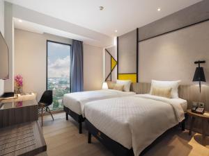 Postel nebo postele na pokoji v ubytování Arosa Hotel Jakarta