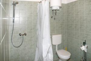 A bathroom at Haramia Csapszék és Fogadó