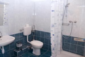 A bathroom at Haramia Csapszék és Fogadó