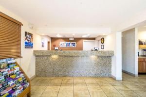 The lobby or reception area at Motel 6-Alsip, IL