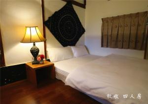 Postel nebo postele na pokoji v ubytování 玉蟾園民宿 寵物友善 YuChanYuan B&B