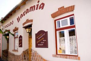 Haramia Csapszék és Fogadó tanúsítványa, márkajelzése vagy díja