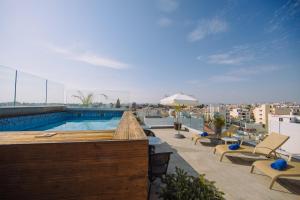 Bazén v ubytování Qbic City Hotel nebo v jeho okolí