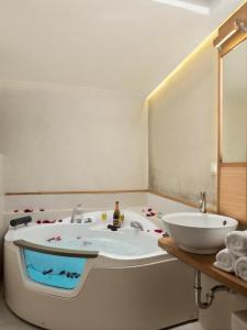 A bathroom at Evans House II